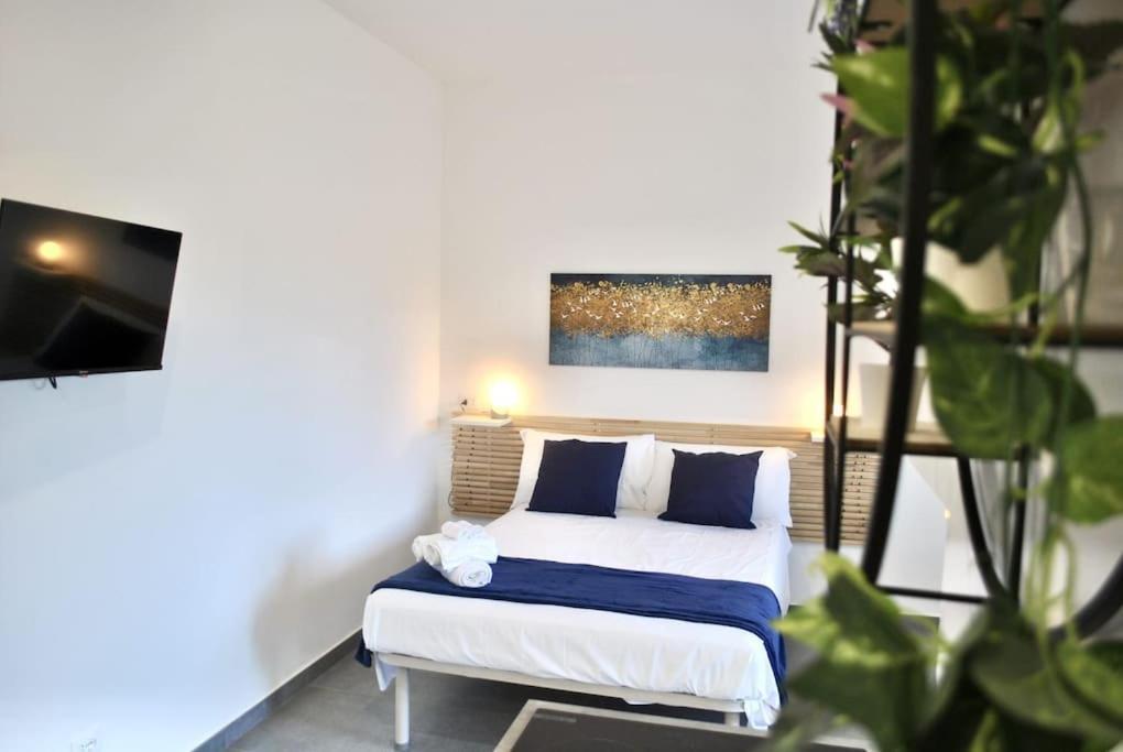 White Mary House For Two People Apartment Rom